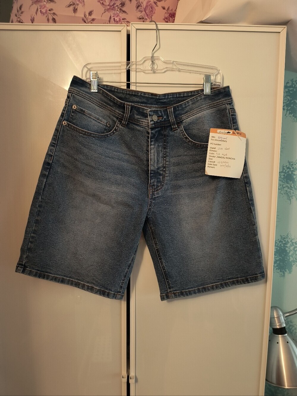 New IZOD  Jeans Shorts Comfort Stretch Sz 34 No Size Tag SAMPLE